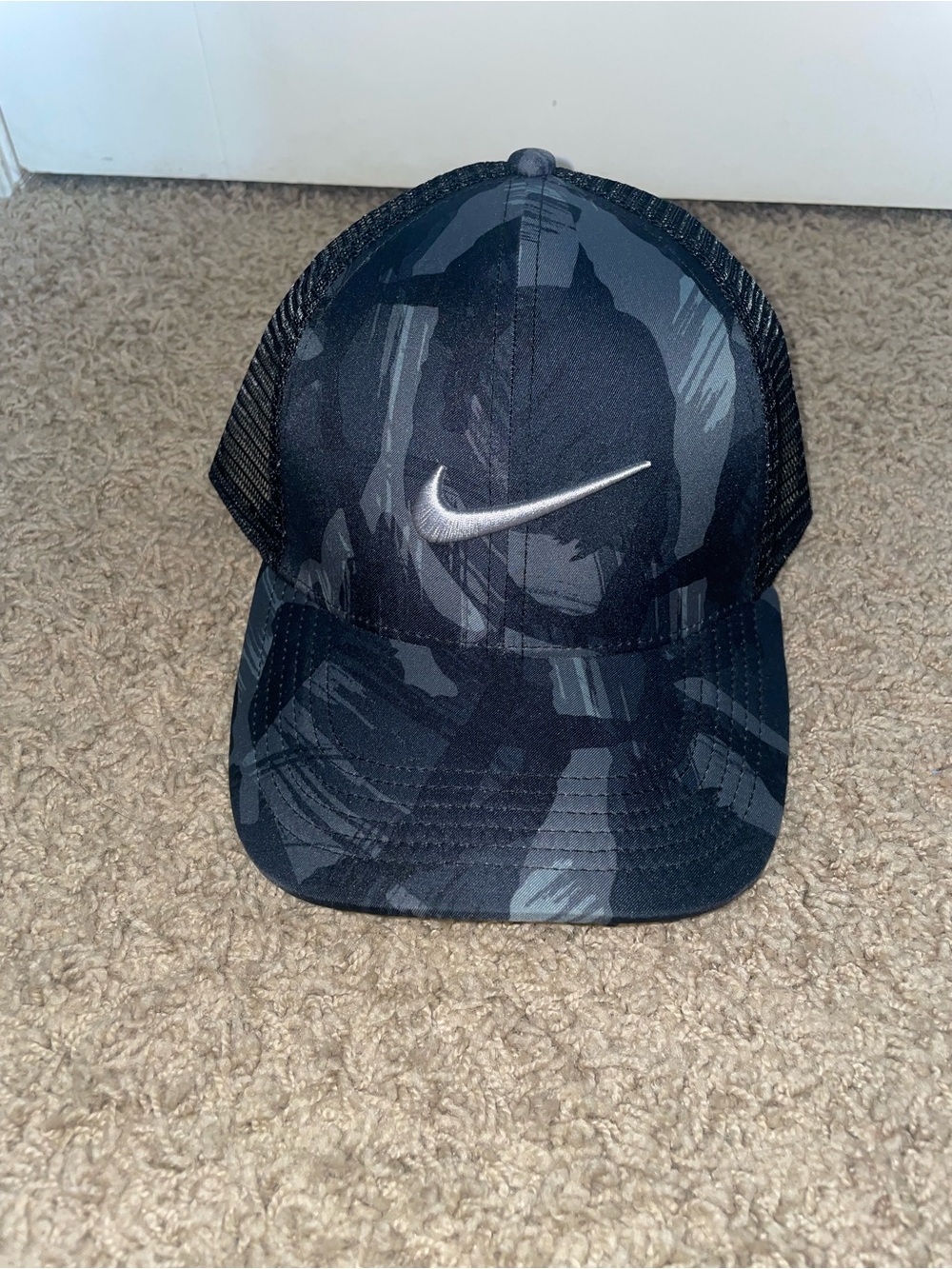 Nike Men’s Train AeroBill Dri-FIT Trucker Camouflage Cap